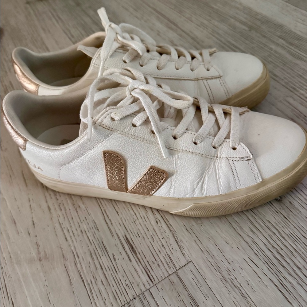 Veja Women's Cream and Gold Sneakers